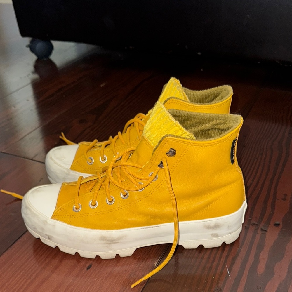 Yellow High-Top converse